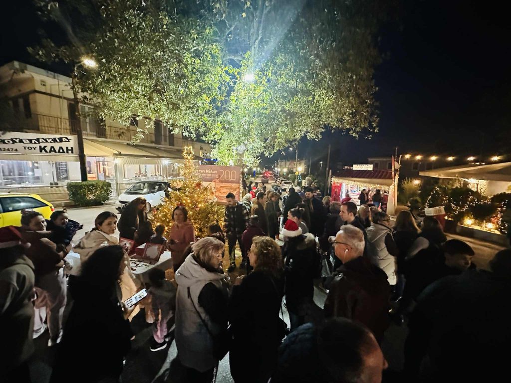 Άναμμα Χριστουγεννιάτικου δέντρου στους Μύλους