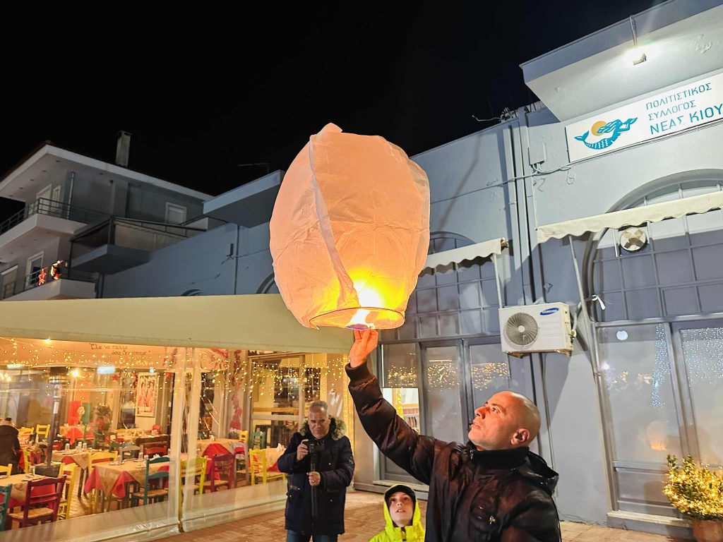 Άναμμα Χριστουγεννιάτικου δέντρου στη Νέα Κίο