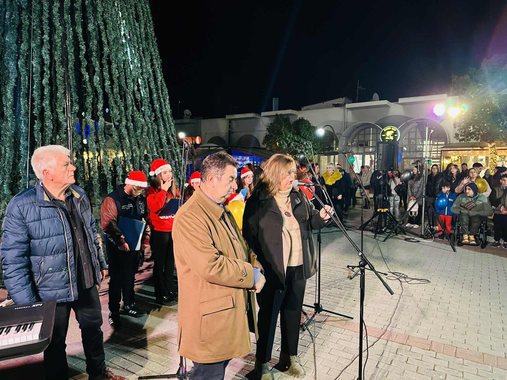 Άναμμα Χριστουγεννιάτικου δέντρου στη Νέα Κίο