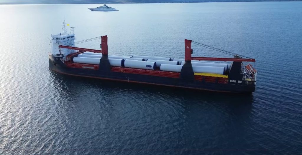 Ανεμογεννήτριες στο λιμάνι του Ναυπλίου