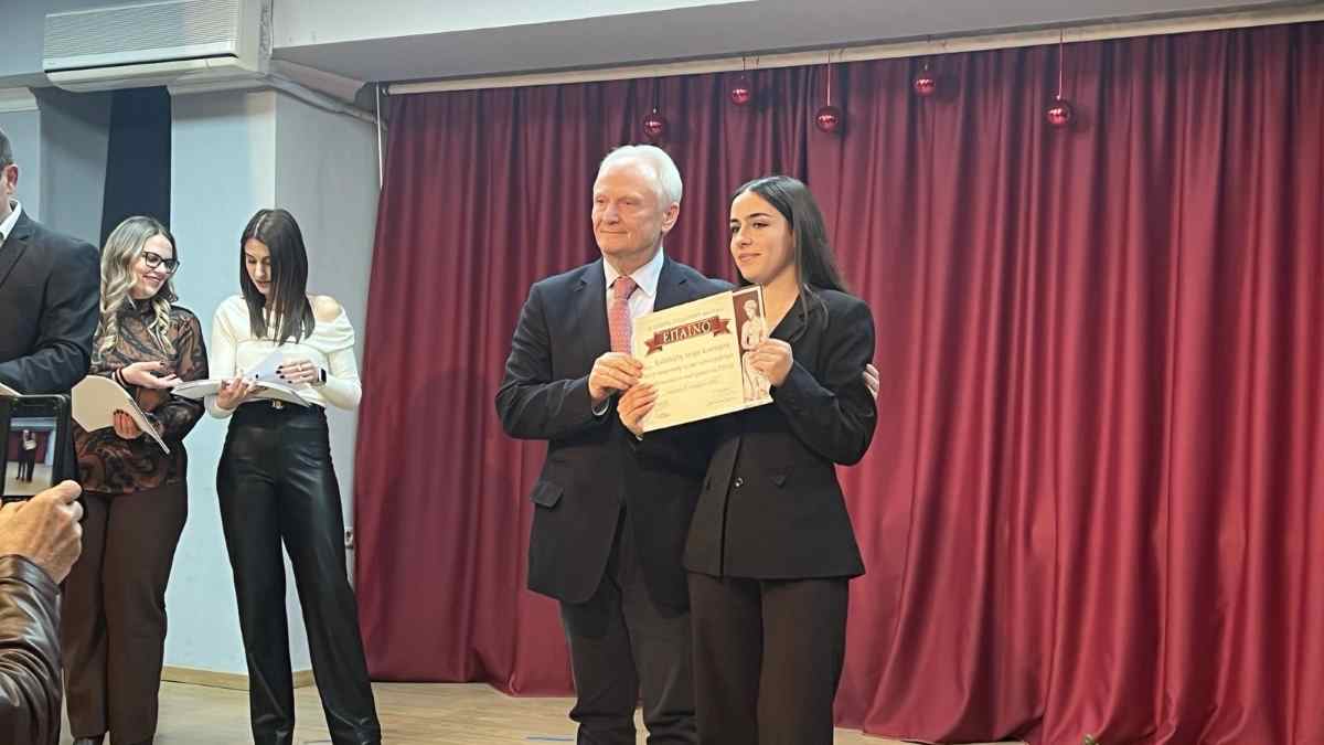 Επίδαυρος: Σε γιορτινό κλίμα η απονομή επαίνων σε αποφοίτους δευτεροβάθμιας εκπαίδευσης 2024–2025