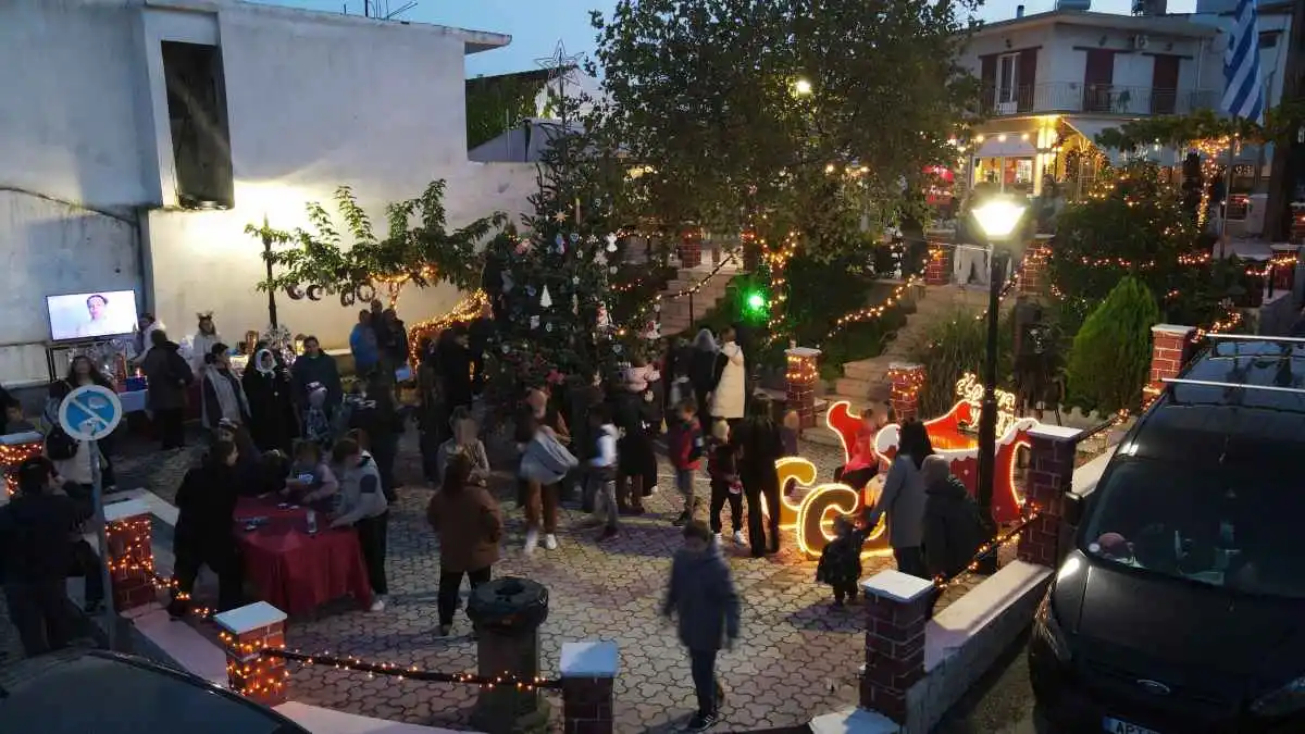 Στολίστηκε το Χριστουγεννιάτικο δέντρο στην Ασίνη Αργολίδας