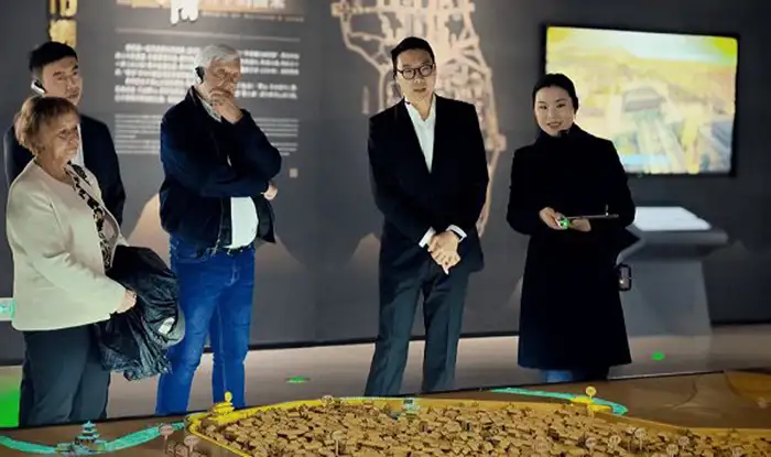 Γιατί πήγε ο Τατούλης στην Κίνα μαζί με αντιδήμαρχο από την Τρίπολη