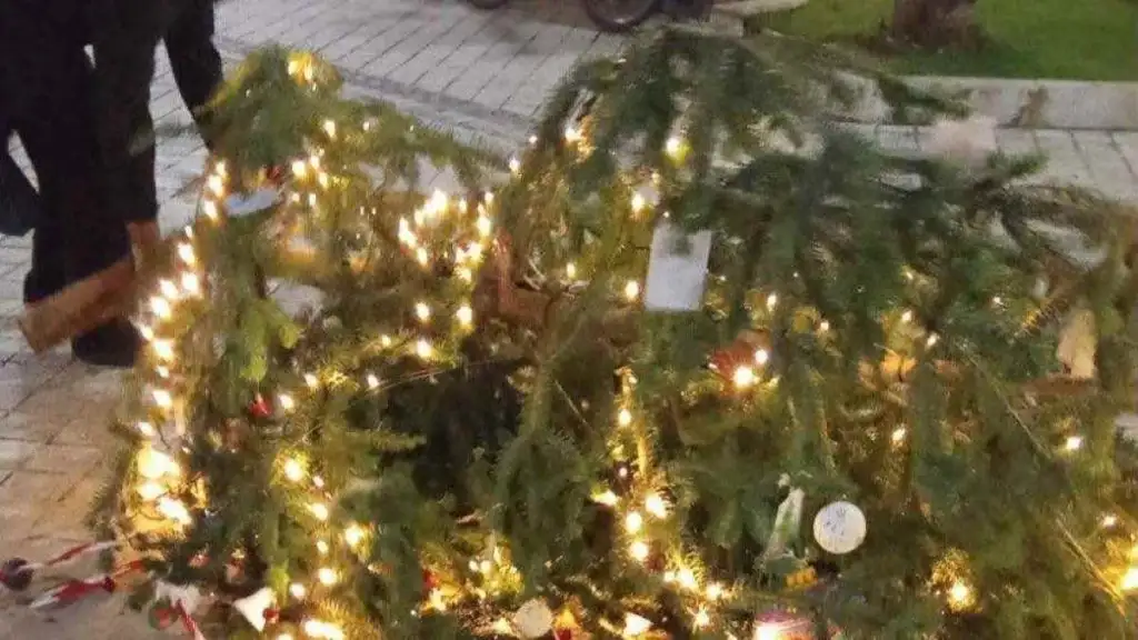 dentro pesmeno agia triada