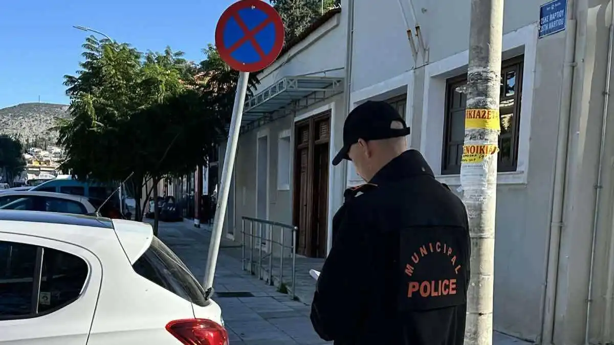 Δημοτική Αστυνομία Ναυπλίου: Επιστροφή με «χτύπημα» σε παράνομη στάθμευση και κοινωνικό έργο