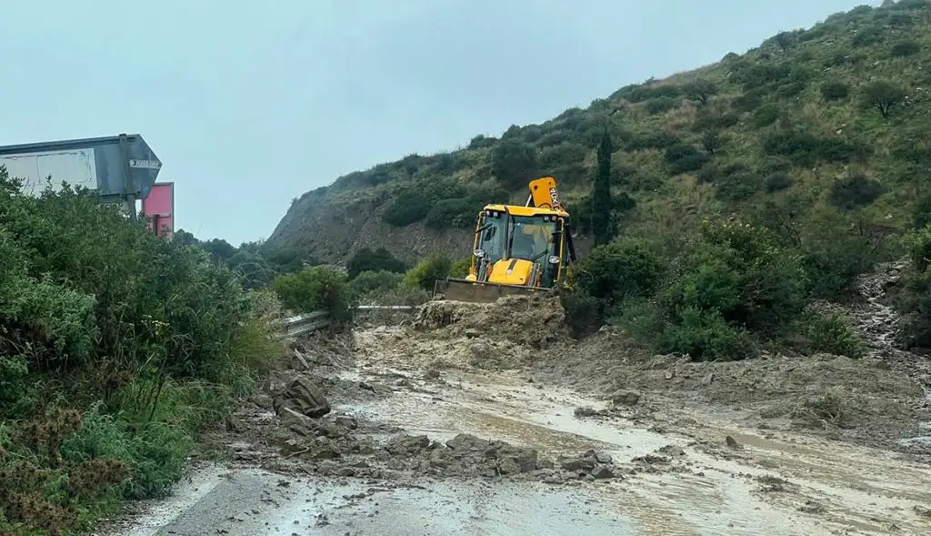 Άμεση αποκατάσταση ζημιών στις επαρχιακές οδούς Βασιλίτσι – Φοινικούντα και Ριζόμυλο – Κορώνη από την Περιφέρεια Πελοποννήσου