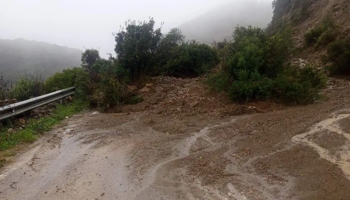 Μεσσηνία: Αγώνας για να ξεμπλοκάρουν οι δρόμοι προς Φοινικούντα και Κορώνη