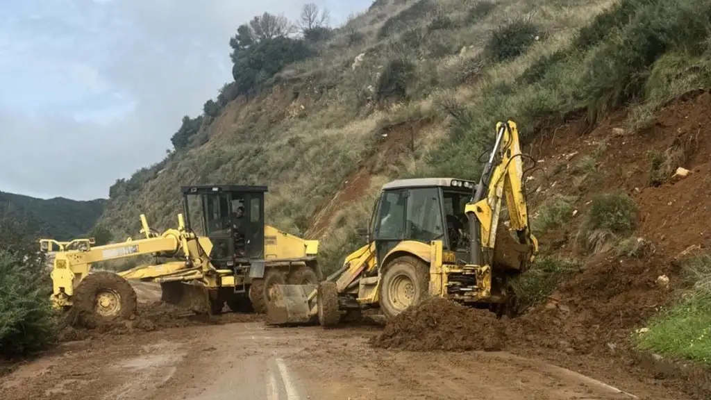 Άμεση αποκατάσταση ζημιών στις επαρχιακές οδούς Βασιλίτσι – Φοινικούντα και Ριζόμυλο – Κορώνη από την Περιφέρεια Πελοποννήσου