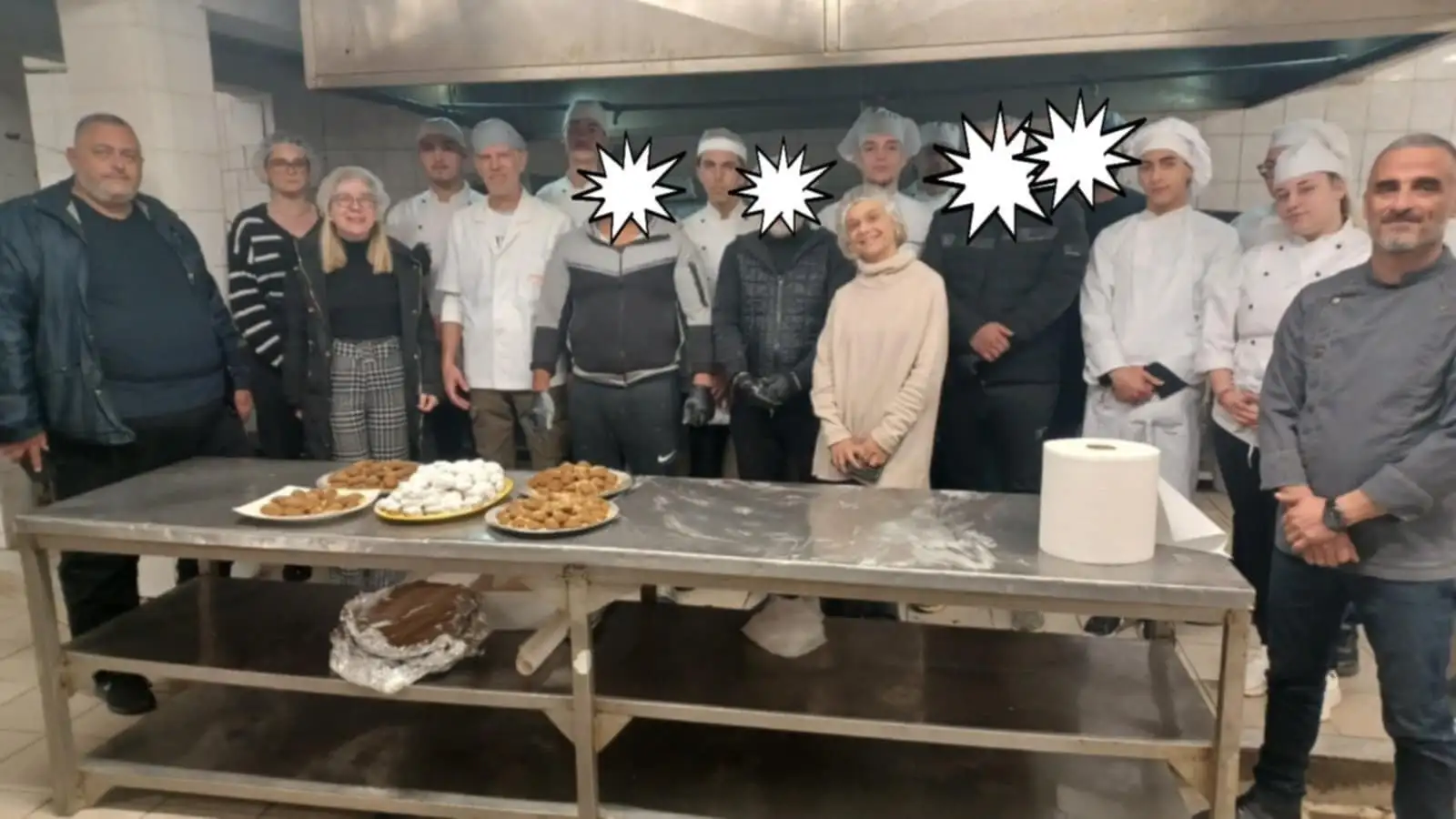 Τίρυνθα: Μελομακάρονα και κουραμπιέδες με μήνυμα ανθρωπιάς