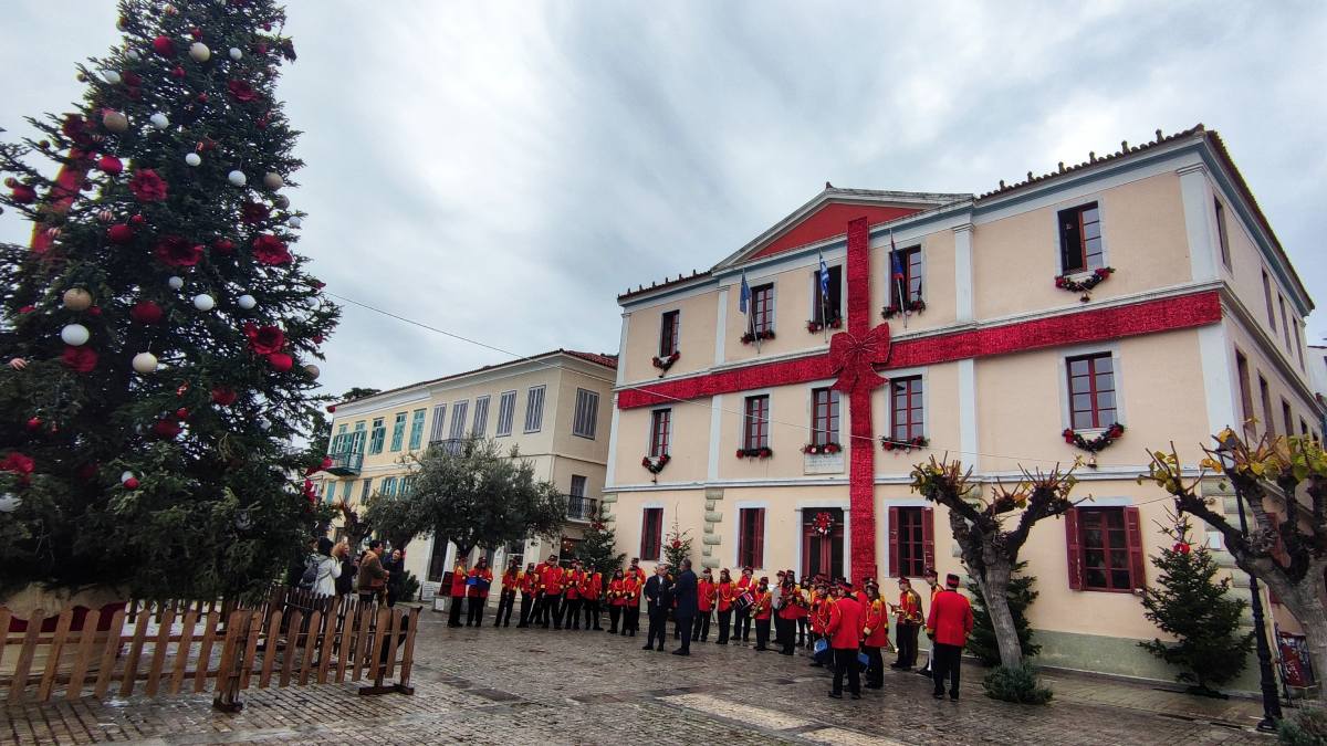 Ναύπλιο: Χριστουγεννιάτικα κάλαντα και γιορτινές μελωδίες πλημμύρισαν την πόλη