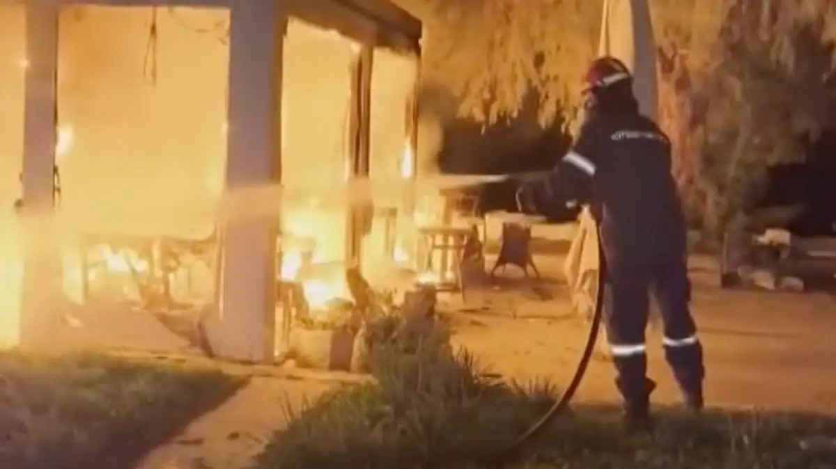 Φωτιά σε καφετέρια στη Νεάπολη Λακωνίας – Έκρηξη από φιάλη υγραερίου