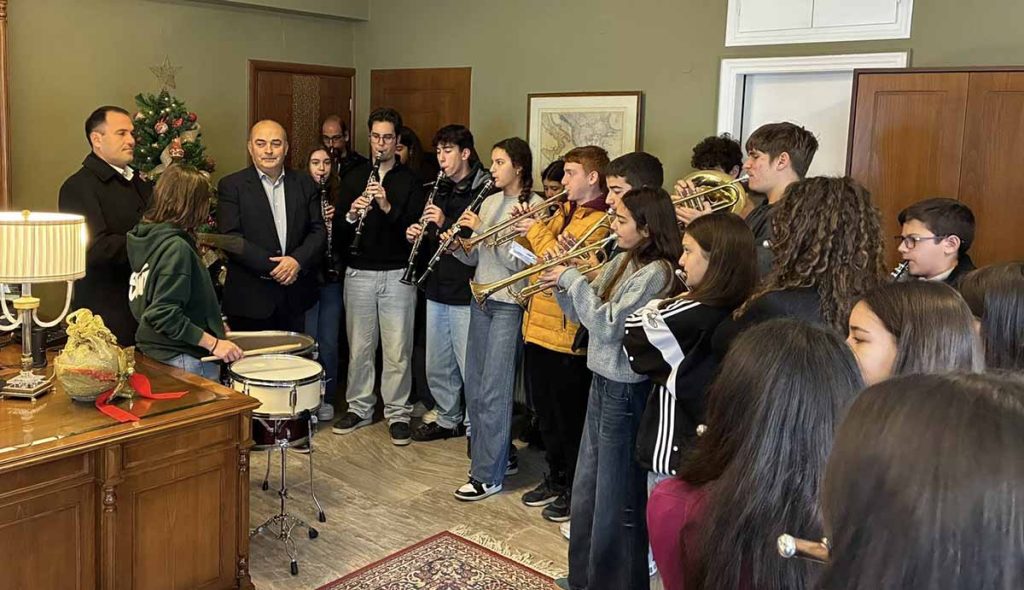 Εορταστική επίσκεψη του Μουσικού Σχολείου Αργολίδας στον Περιφερειάρχη Αργολίδας Βασίλη Σιδέρη
