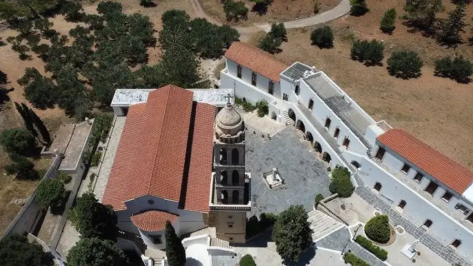 Το ιερό προσκύνημα των Κυθήρων μέσα σε μυρτιές και αιώνες πίστης