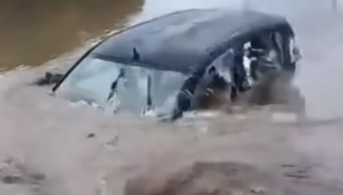 Κακοκαιρία Byron: Δραματικές διασώσεις στη Λακωνία – Στις ταράτσες οι κάτοικοι στο Γύθειο