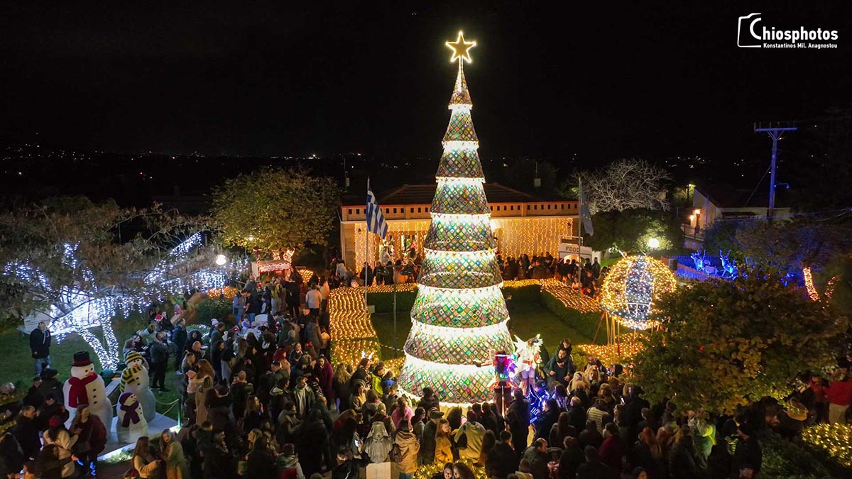 Το χειροποίητο πλεκτό χωριό που μας ταξιδεύει στη μαγεία των Χριστουγέννων