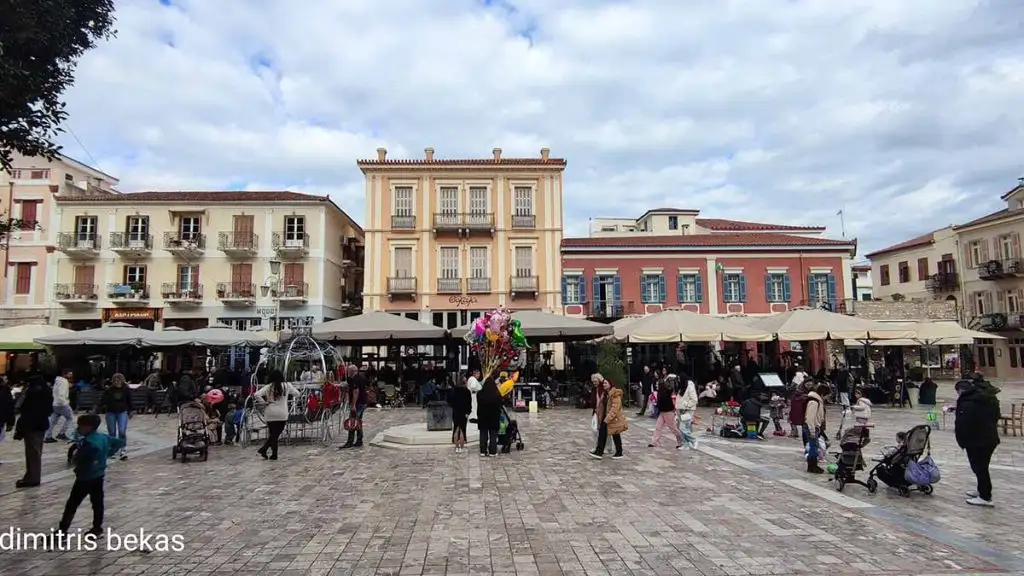 Κόσμος στο Ναύπλιο τα Χριστούγεννα
