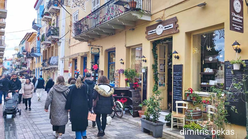 Κόσμος στο Ναύπλιο τα Χριστούγεννα