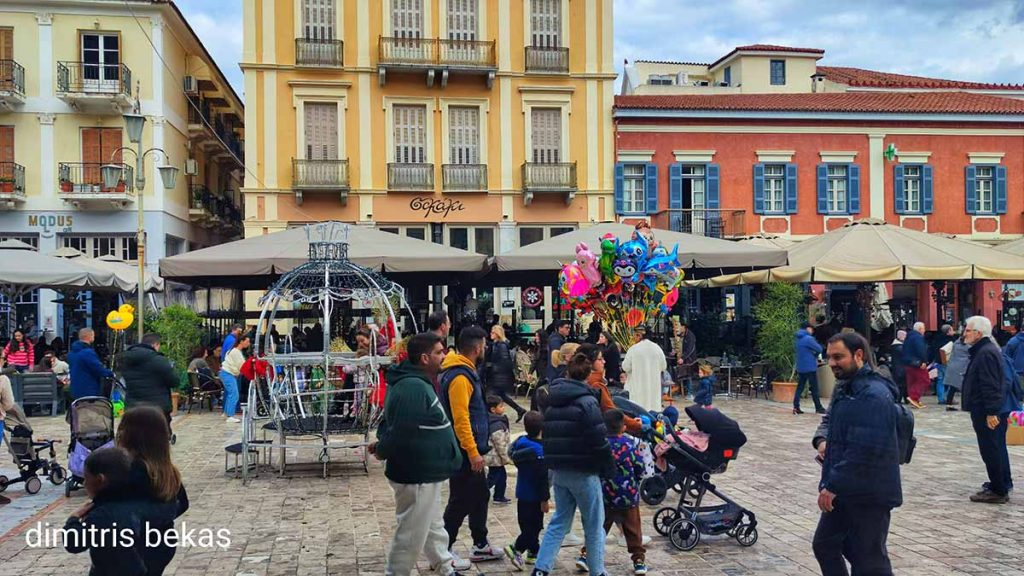 Κόσμος στο Ναύπλιο τα Χριστούγεννα