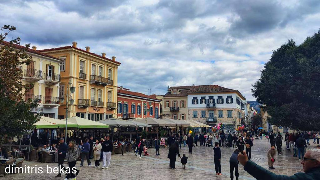 Κόσμος στο Ναύπλιο τα Χριστούγεννα