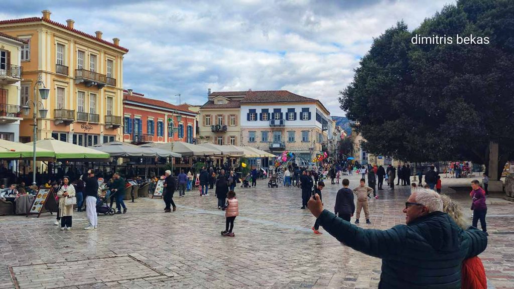 Κόσμος στο Ναύπλιο τα Χριστούγεννα