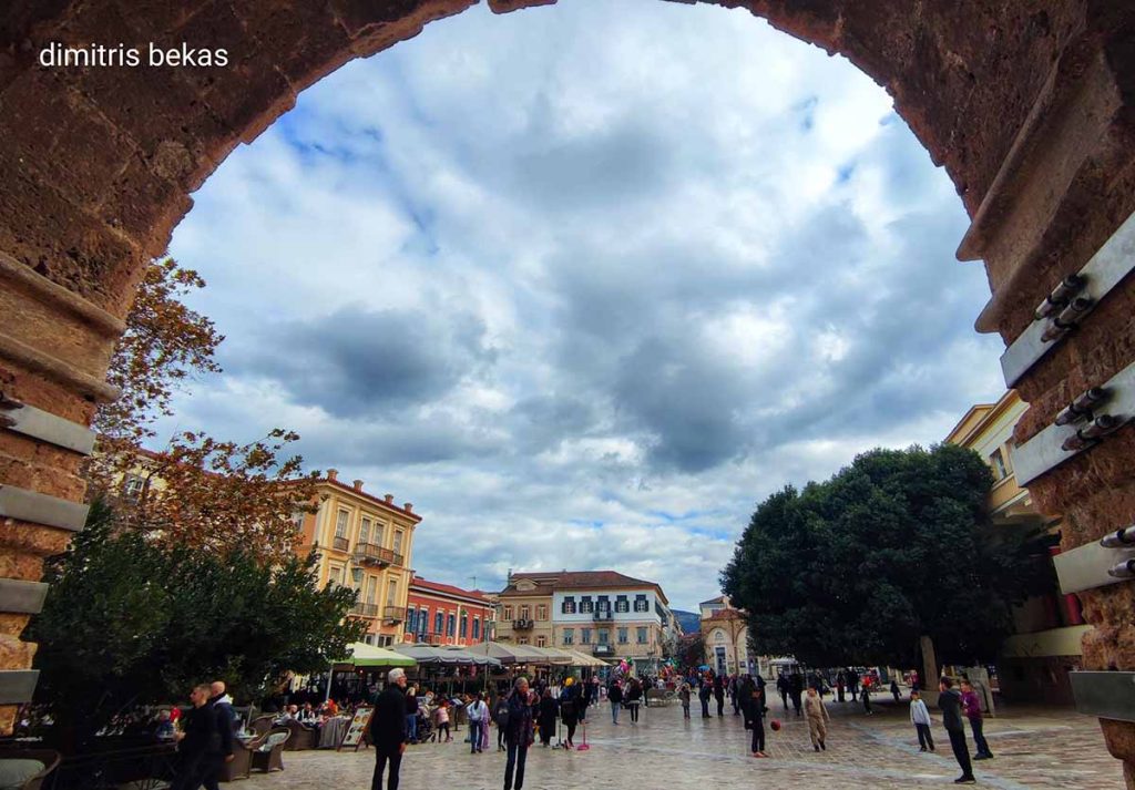 Κόσμος στο Ναύπλιο τα Χριστούγεννα