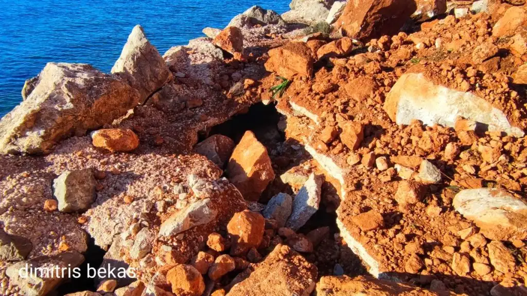 βράχια κατολίσθηση Αρβανιτιά Καραθώνα