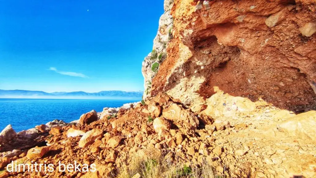 βράχια κατολίσθηση Αρβανιτιά Καραθώνα