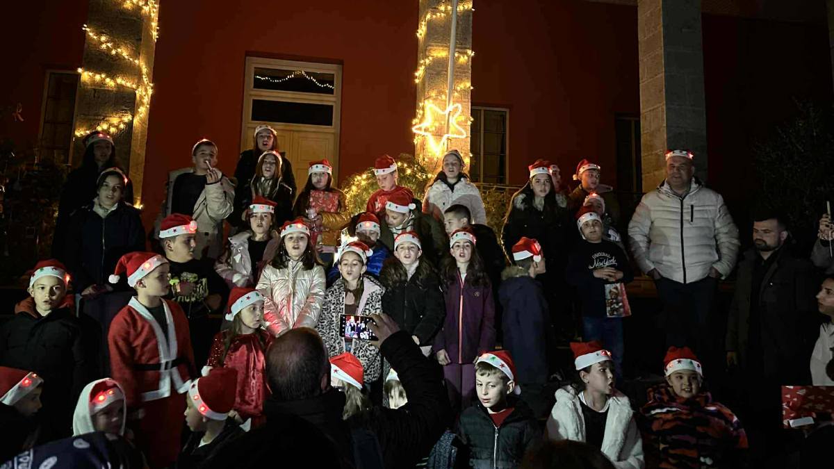 Η Βυτίνα μπήκε στο πνεύμα των Χριστουγέννων με τη συμμετοχή μικρών και μεγάλων