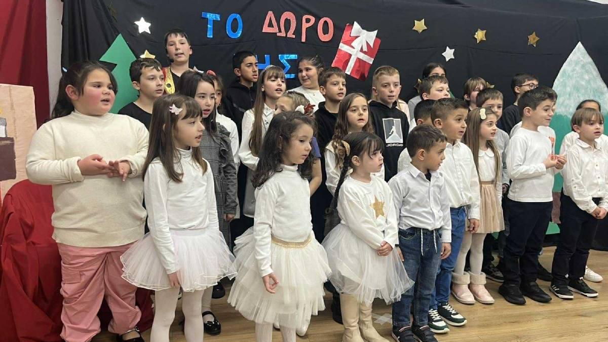 Με αισιοδοξία και ζεστή ατμόσφαιρα η Χριστουγεννιάτικη εορτή του Νηπιαγωγείου και Δημοτικού Σχολείου Δημητσάνας