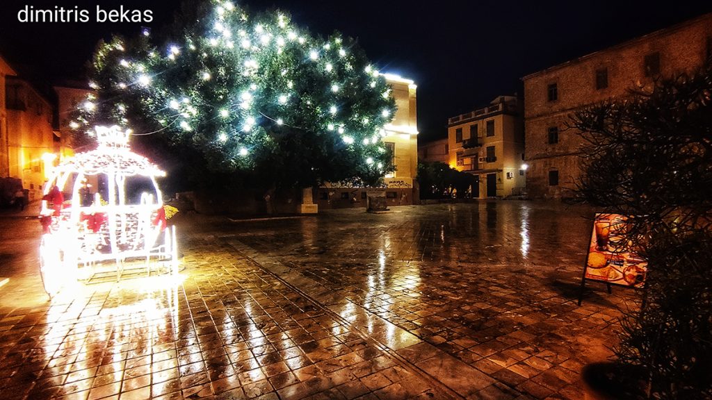 Χριστουγεννιάτικος στολισμός στο Ναύπλιο 2025