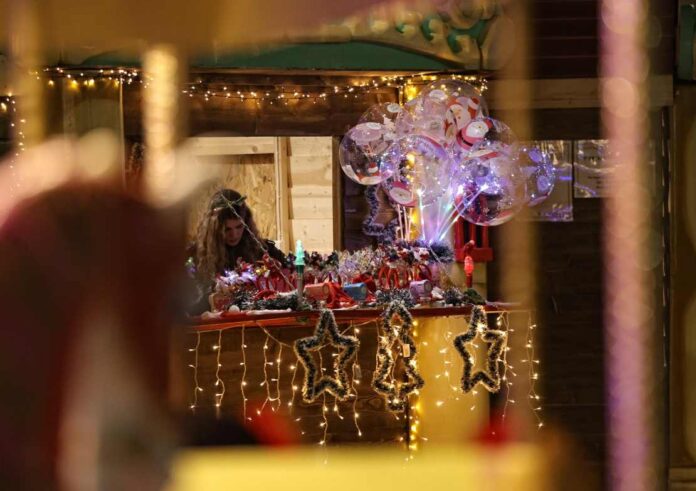 Χριστουγεννιάτικος στολισμός το βράδυ στο Άργος