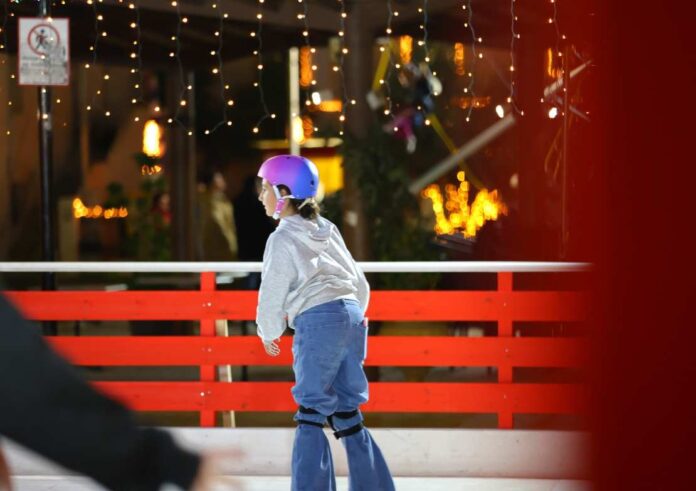 Χριστουγεννιάτικος στολισμός το βράδυ στο Άργος