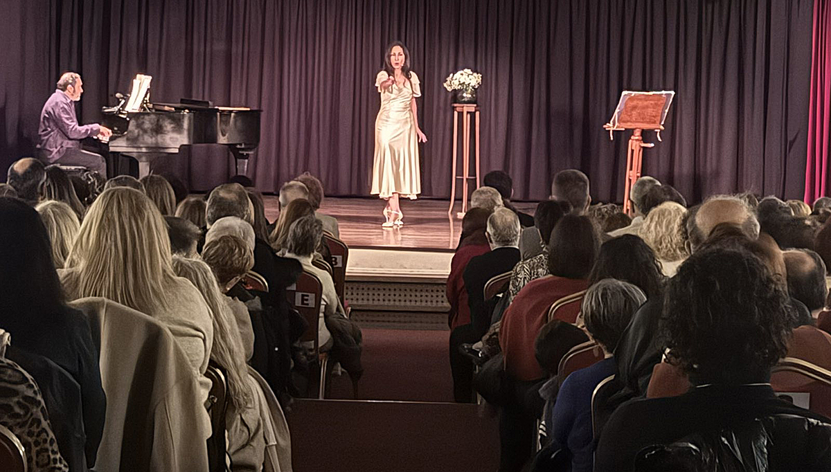 «Άδεια Ποδηλάτου»: Η Κερασία Σαμαρά μάγεψε το κοινό στο Άργος