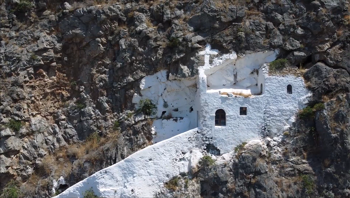 Κύθηρα: Εκεί που ο θρύλος της Αποκάλυψης συναντά το απόλυτο γαλάζιο