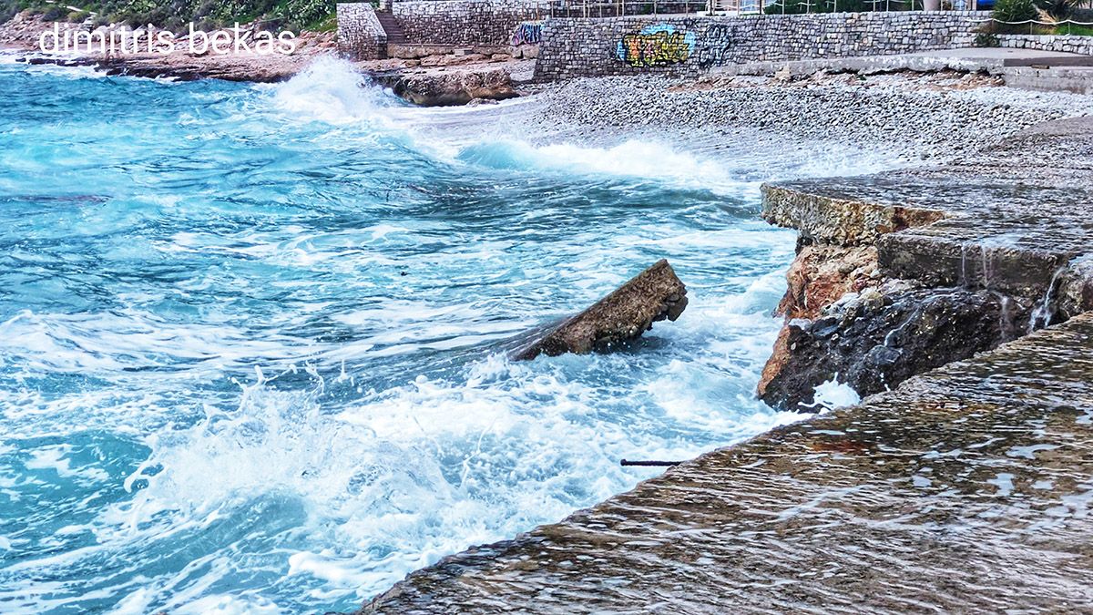 Ναύπλιο: Κατέρρευσε τμήμα της παραλίας στην Αρβανιτιά