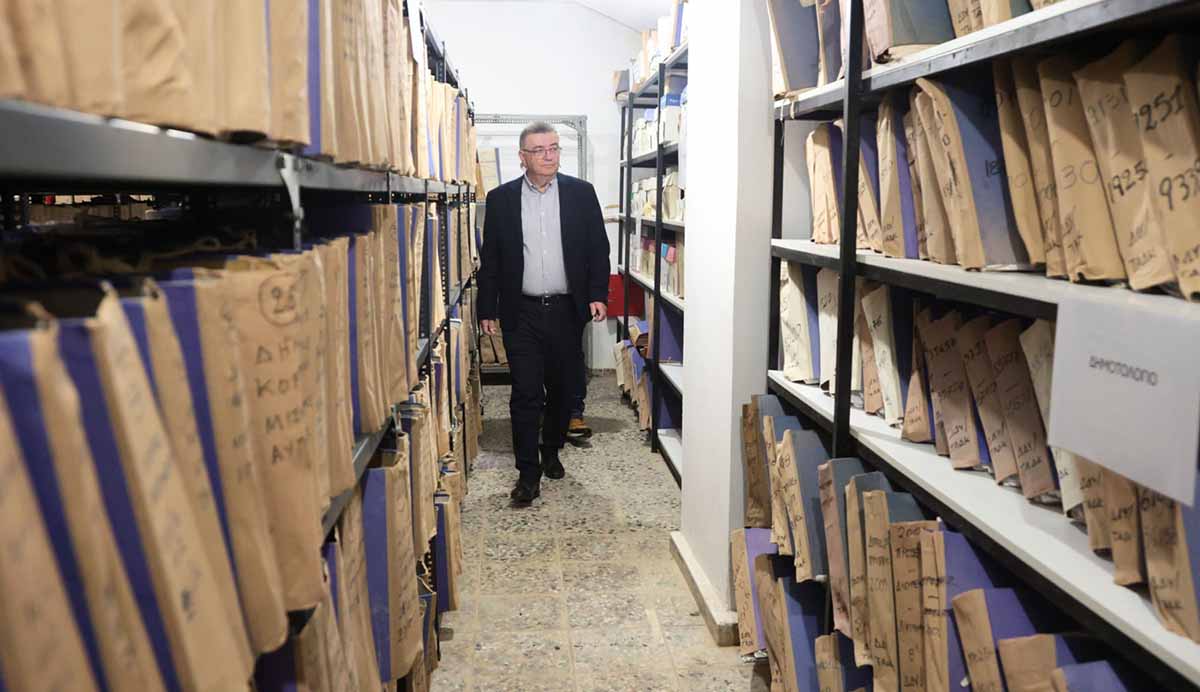 Κόρινθος: «Θησαυρός» στο υπόγειο του Δημαρχείου