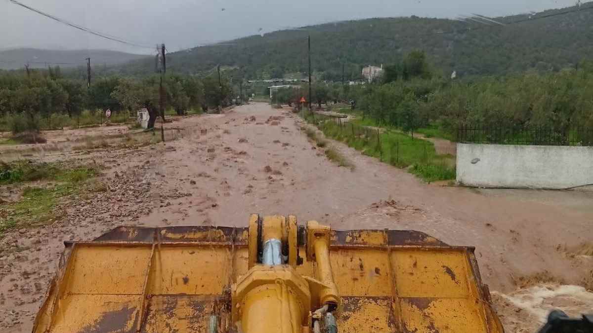 Πλημμύρισαν δρόμοι στην Ερμιονίδα από την κακοκαιρία