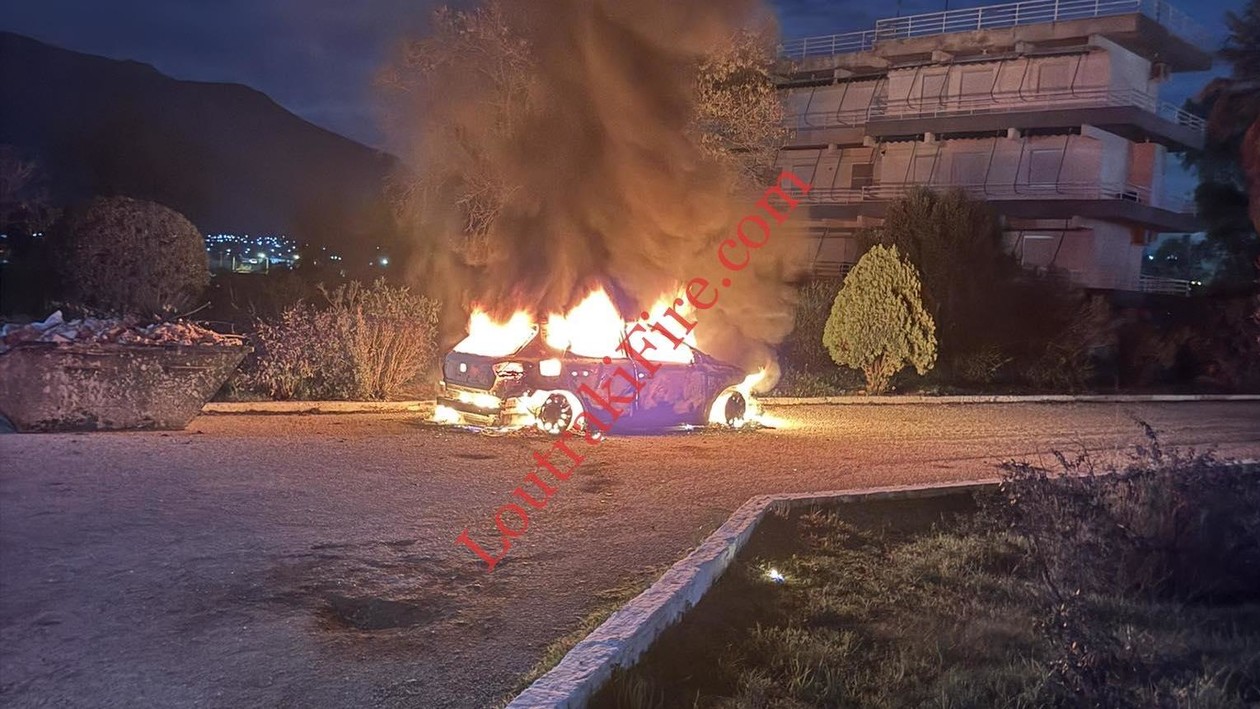 Λουτράκι: Παρανάλωμα του πυρός έγινε σταθμευμένο ΙΧ