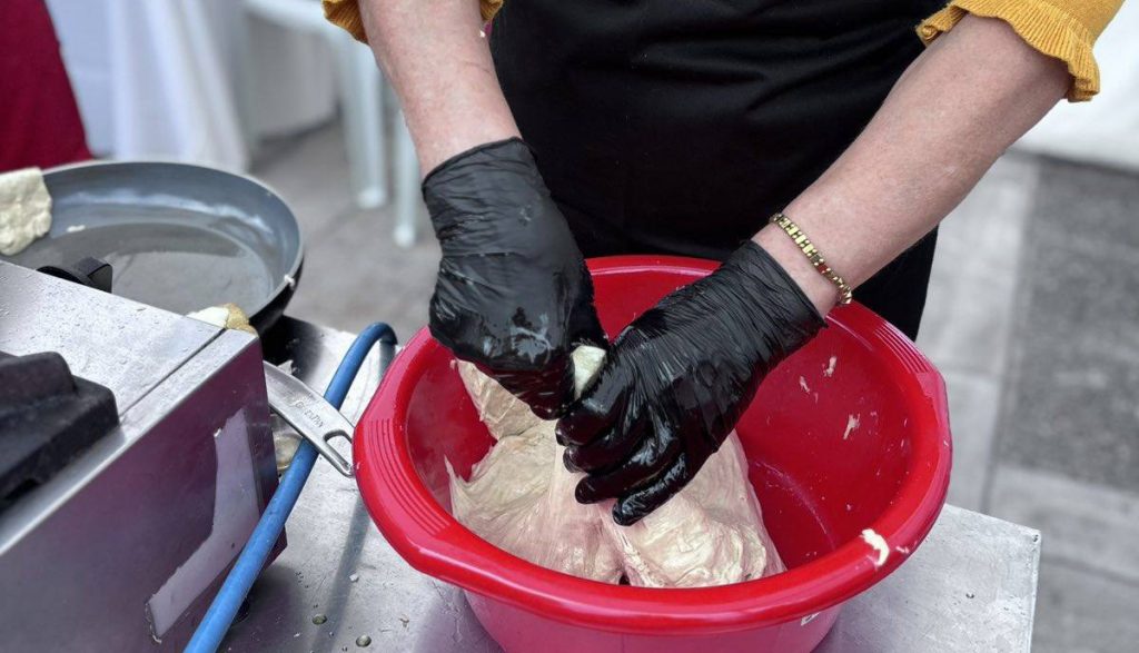 Γιορτή τηγανίτας Θερμησία ζύμωμα