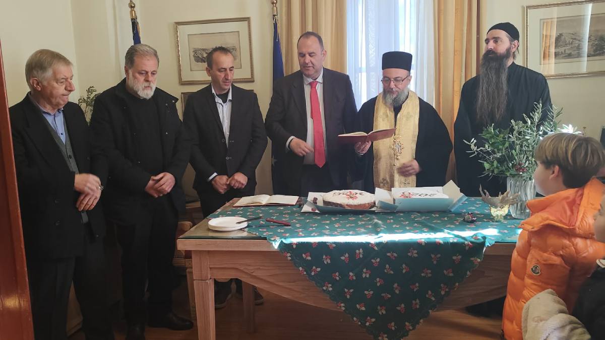 Με αισιοδοξία και φως υποδέχθηκε το νέο έτος η Γορτυνία