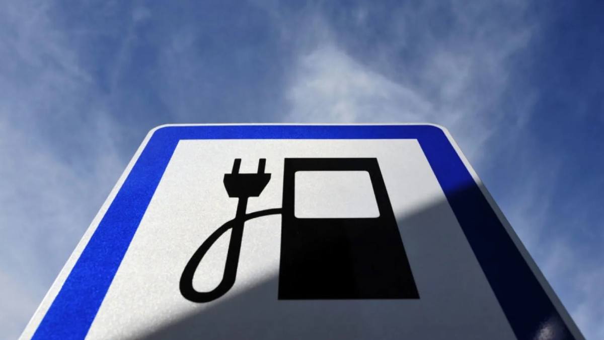 Καλαμάτα: Προμήθεια ηλεκτροκίνητων οχημάτων και εγκατάσταση ηλεκτροφορτιστών