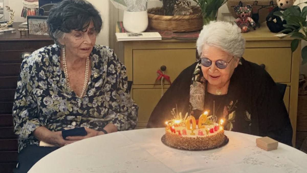 Η αρκούδα–σύμβολο αγάπης για τα 90 χρόνια της Ιωάννας Παπαντωνίου