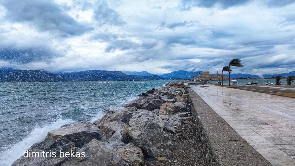 Παραλία Ναυπλίου αέρας κύματα