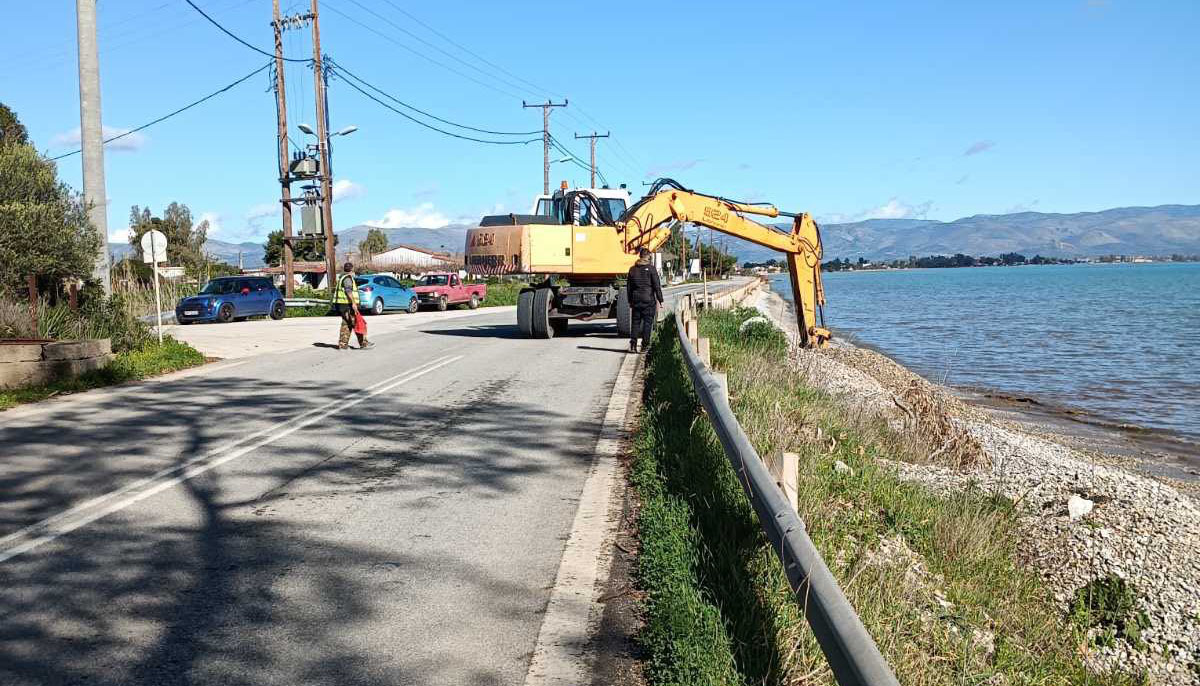 Κακοκαιρία: Έπιασαν δουλειά οι μπουλντόζες στο παραλιακό μέτωπο Άργους