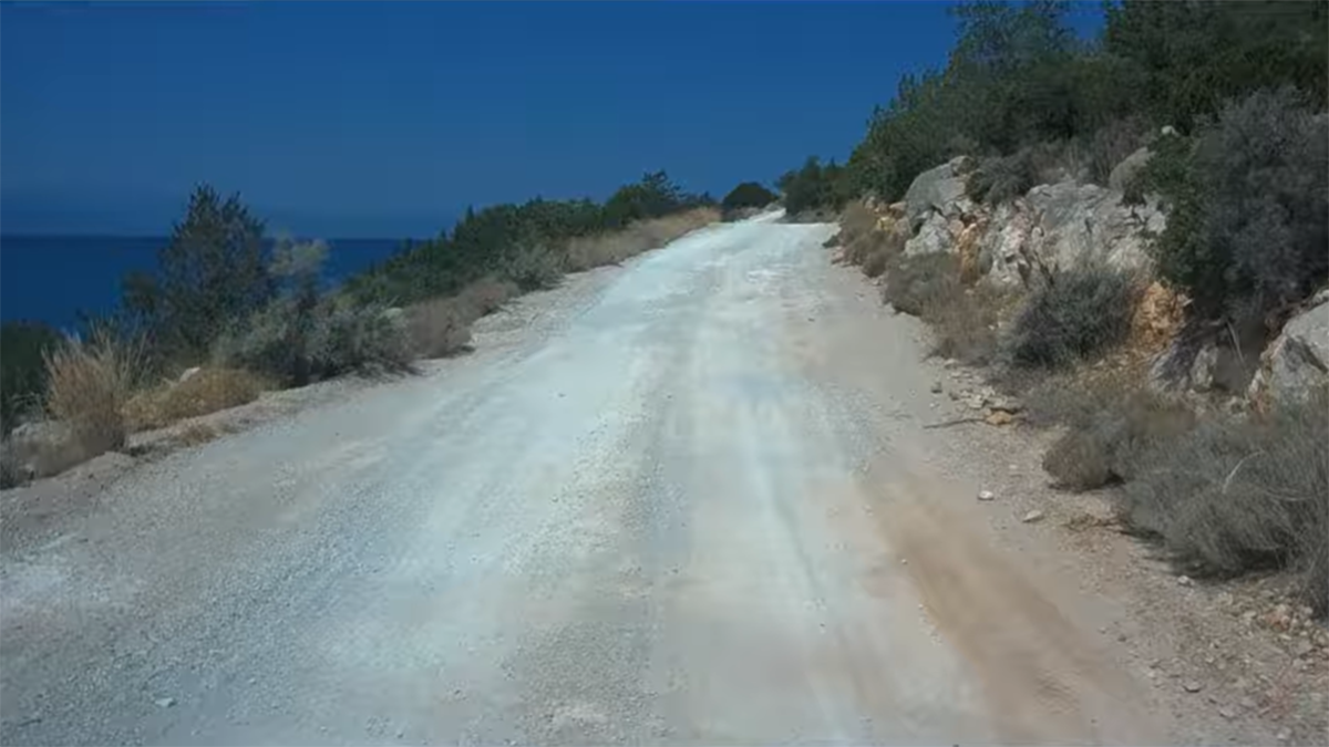 Από τους Φούρνους στο Σαλάντι: Off-road εμπειρία δίπλα στο κύμα (Βίντεο)