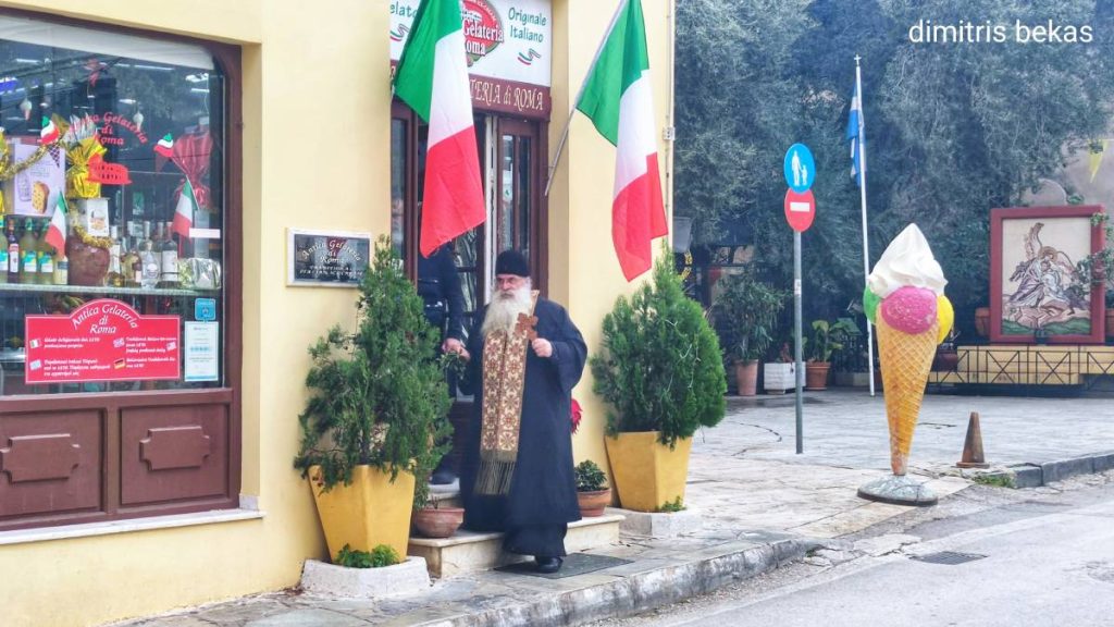 παπάς αγιασμός παραμονή Θεοφανείων Ναύπλιο