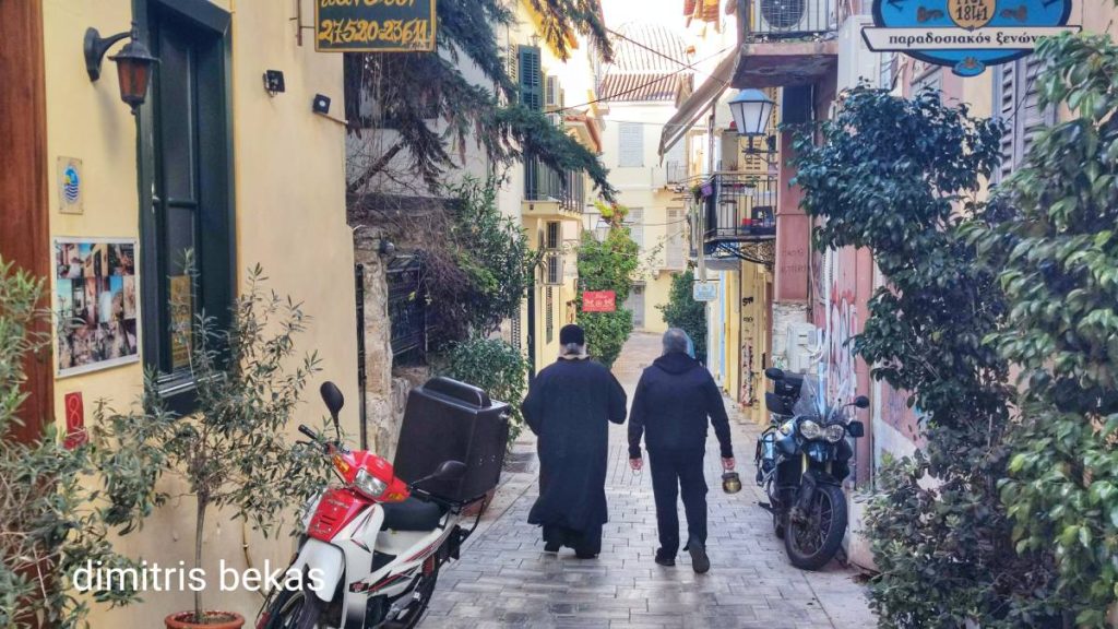 παπάς αγιασμός παραμονή Θεοφανείων Ναύπλιο