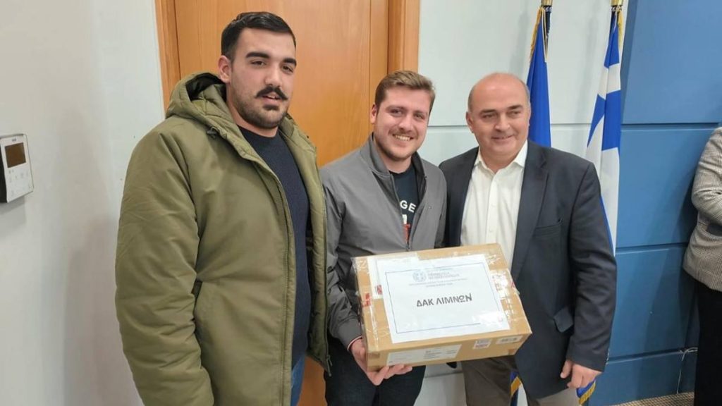 Παράδοση απινιδωτών στην Π.Ε. Αργολίδας