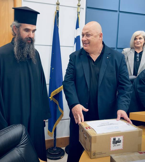 Παράδοση απινιδωτών στην Π.Ε. Αργολίδας