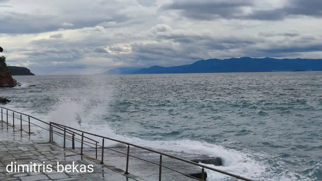 Αρβανιτιά αέρας κύματα